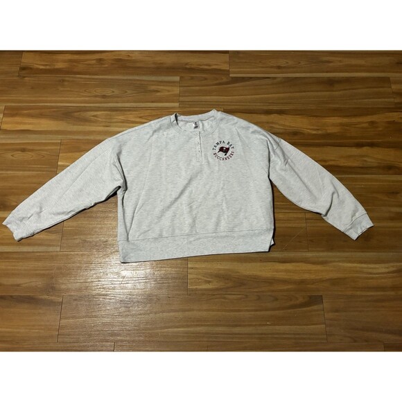 Majestic Tops - Tampa Bay Buccaneers Men’s Henley Sweatshirt – XXL – Gray